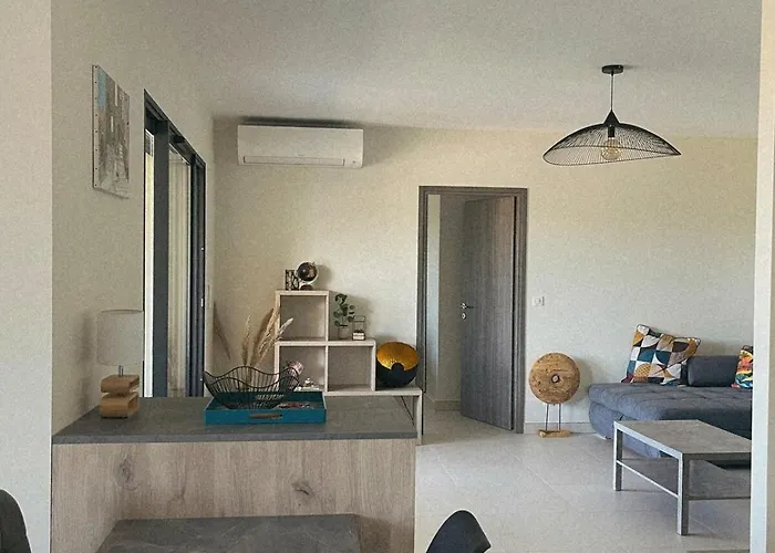 Moderne 3 Spacieuses Sur Le Port De Porto-vecchio Avec Vue *